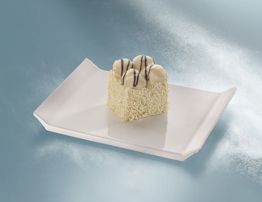 Beyaz Çikolatalı Profiterollü Mono Pasta